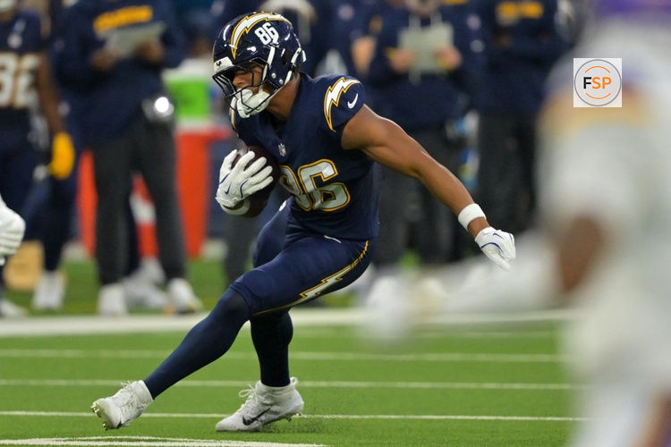 Oct 23, 2025; Inglewood, California, USA; Los Angeles Chargers tight end Oronde Gadsden II (86) makes a catch against the Minnesota Vikings during the first half at SoFi Stadium. Credit: Jayne Kamin-Oncea-Imagn Images