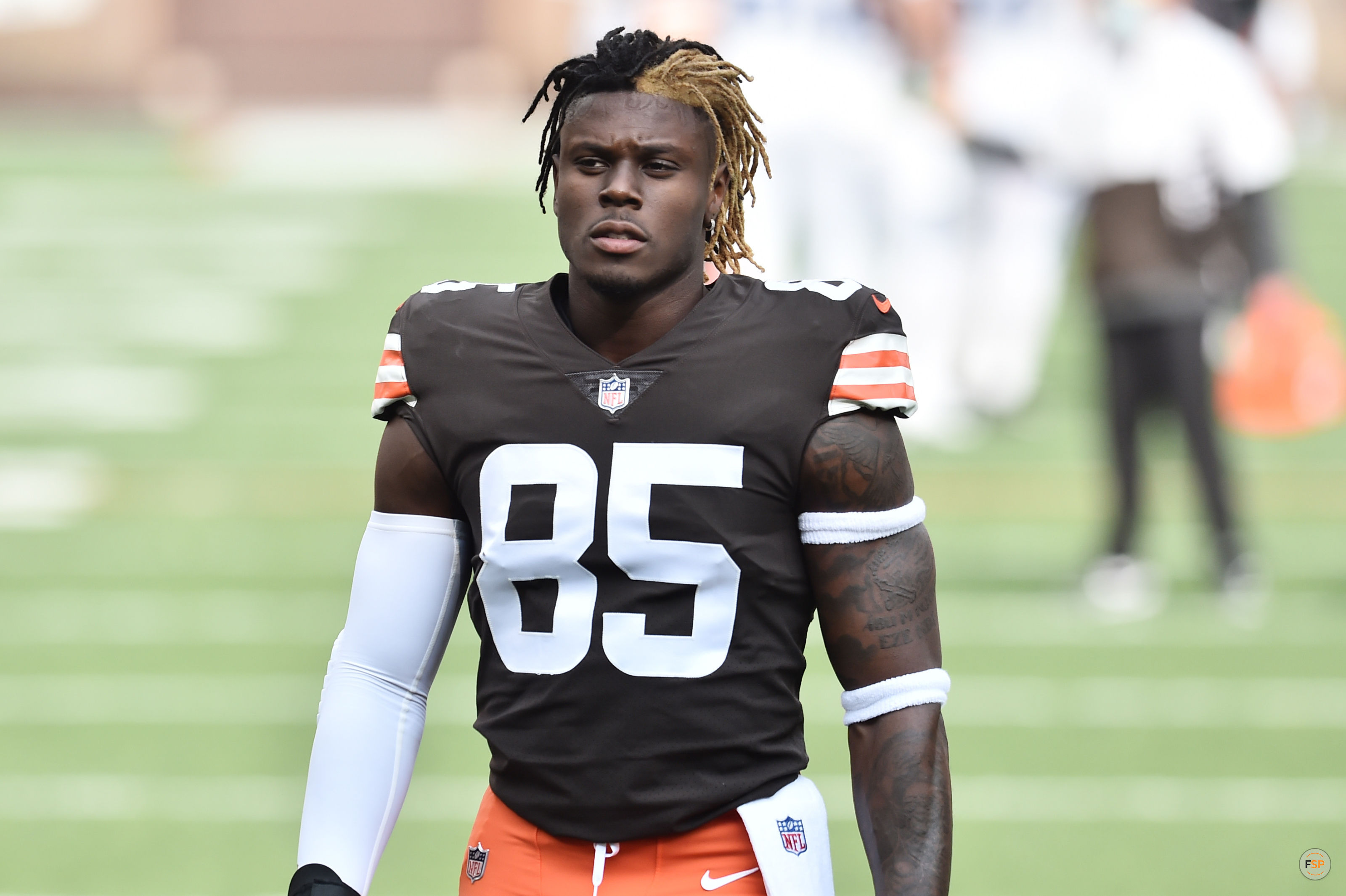 Oct 11, 2020; Cleveland, Ohio, USA; Cleveland Browns tight end David Njoku (85) warms up before the game between the Cleveland Browns and the Indianapolis Colts at FirstEnergy Stadium. Mandatory Credit: Ken Blaze-USA TODAY Sports