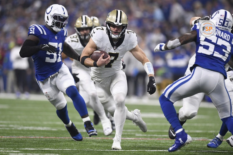 INDIANAPOLIS, IN - OCTOBER 29: New Orleans Saints Tight End Taysom Hill (7) carries during the NFL game between the New Orleans Saints and the Indianapolis Colts on October 29, 2023, at Lucas Oil Stadium in Indianapolis, Indiana. (Photo by Michael Allio/Icon Sportswire)