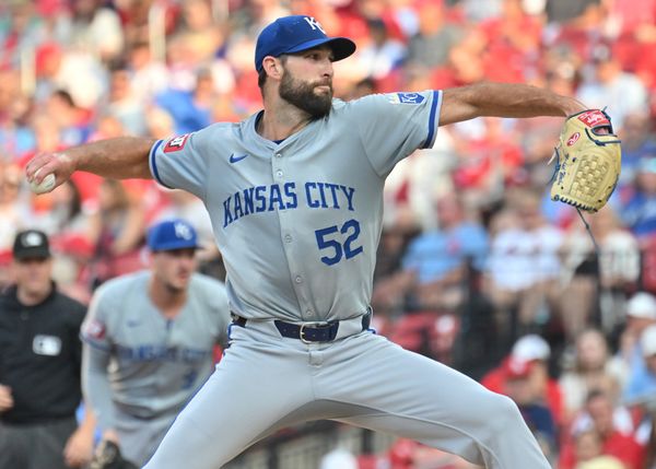ST. LOUIS, MO - JULY 10: Kansas City Royals starting pitcher Michael Wacha (52) pitches in the first inning during the second game of a MLB doubleheader between the Kansas City Royals and the St. Louis Cardinals  on July 10, 2024, at Busch Stadium, St. Louis, MO..  (Photo by Keith Gillett/Icon Sportswire)