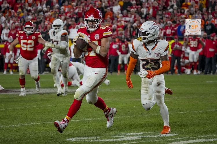 Dec 25, 2025; Kansas City, Missouri, USA; Kansas City Chiefs tight end Travis Kelce (87) makes a catch during the fourth quarter at GEHA Field at Arrowhead Stadium. Credit: Denny Medley-Imagn Images