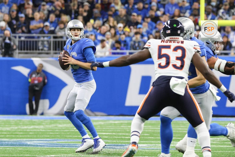DETROIT, MI - JANUARY 01:  Detroit Lions quarterback Jared Goff (16) looks for a receiver during the second quarter of an NFL football game between the Chicago Bears and the Detroit Lions on January 1, 2023 at Ford Field in Detroit, Michigan.  (Photo by Scott W. Grau/Icon Sportswire)