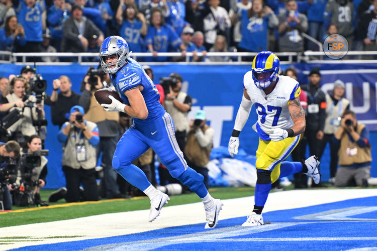 DETROIT, MI - JANUARY 14: Detroit Lions tight end Sam LaPorta (87) makes a catch near the end line for a touchdown during the NFC Wild Card game between the Detroit Lions and the Los Angeles Rams game on Sunday January 14, 2023 at Ford Field in Detroit, MI. (Photo by Steven King/Icon Sportswire)