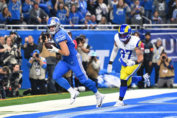 DETROIT, MI - JANUARY 14: Detroit Lions tight end Sam LaPorta (87) makes a catch near the end line for a touchdown during the NFC Wild Card game between the Detroit Lions and the Los Angeles Rams game on Sunday January 14, 2023 at Ford Field in Detroit, MI. (Photo by Steven King/Icon Sportswire)