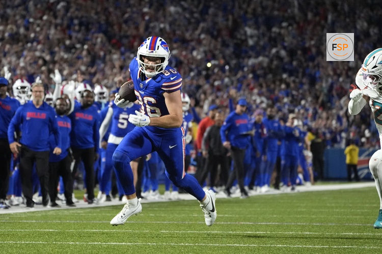 Sep 18, 2025; Orchard Park, New York, USA; Buffalo Bills tight end Dalton Kincaid (86) runs against the Miami Dolphins in the third quarter at Highmark Stadium. Credit: Gregory Fisher-Imagn Images