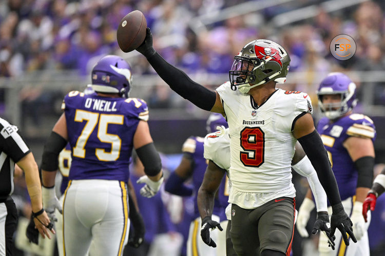 MINNEAPOLIS, MN - SEPTEMBER 10: Tampa Bay Buccaneers linebacker Joe Tryon-Shoyinka (9) celebrates his interception during the first quarter of an NFL game between the Minnesota Vikings and Tampa Bay Buccaneers  on September 10, 2023, at U.S. Bank Stadium in Minneapolis, MN. (Photo by Nick Wosika/Icon Sportswire)