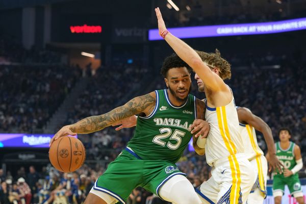 Dec 25, 2025; San Francisco, California, USA; Dallas Mavericks forward P.J. Washington (25) dribbles against Golden State Warriors guard Brandin Podziemski (center right) during the first quarter at Chase Center. Mandatory Credit: Darren Yamashita-Imagn Images