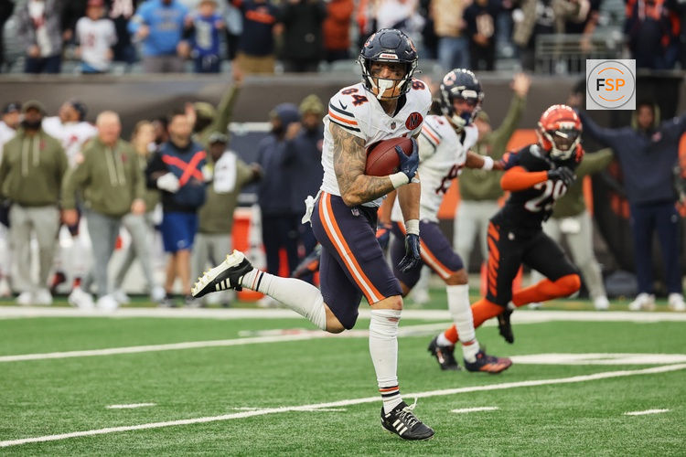 Nov 2, 2025; Cincinnati, Ohio, USA; Chicago Bears tight end Colston Loveland (84) runs for a 58-yard touchdown against the Cincinnati Bengals during the fourth quarter at Paycor Stadium. Credit: Joseph Maiorana-Imagn Images