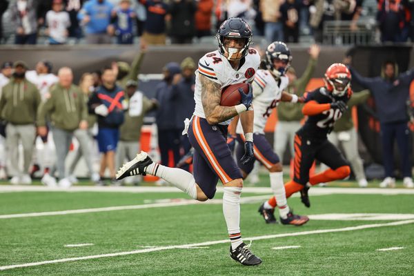 Nov 2, 2025; Cincinnati, Ohio, USA; Chicago Bears tight end Colston Loveland (84) runs for a 58-yard touchdown against the Cincinnati Bengals during the fourth quarter at Paycor Stadium. Mandatory Credit: Joseph Maiorana-Imagn Images