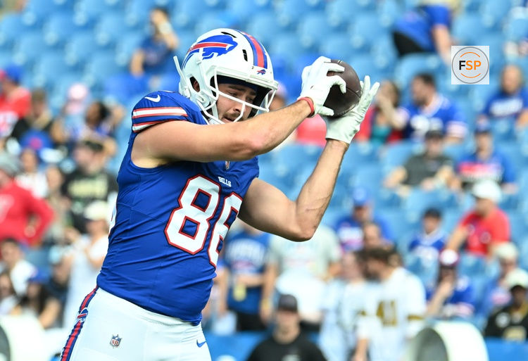Sep 28, 2025; Orchard Park, New York, USA;  Buffalo Bills tight end Dalton Kincaid (86) warms up before a game against the Buffalo Bills at Highmark Stadium. Credit: Mark Konezny-Imagn Images