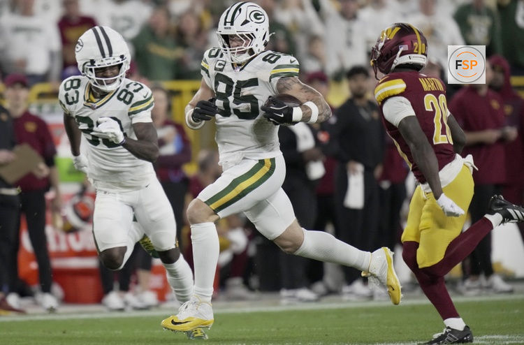 Sep 11, 2025; Green Bay, Wisconsin, USA; Green Bay Packers tight end Tucker Kraft (85) makes a reception  during the first quarter against the Washington Commanders at Lambeau Field. Credit: Mark Hoffman-USA TODAY Network via Imagn Images
