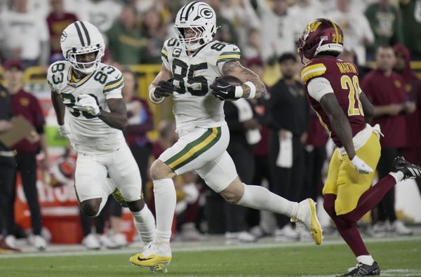 Sep 11, 2025; Green Bay, Wisconsin, USA; Green Bay Packers tight end Tucker Kraft (85) makes a reception  during the first quarter against the Washington Commanders at Lambeau Field. Mandatory Credit: Mark Hoffman-USA TODAY Network via Imagn Images
