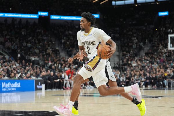 Jan 25, 2026; San Antonio, Texas, USA;  New Orleans Pelicans forward Herbert Jones (2) drives in during the second half against the San Antonio Spurs at Frost Bank Center. Mandatory Credit: Daniel Dunn-Imagn Images