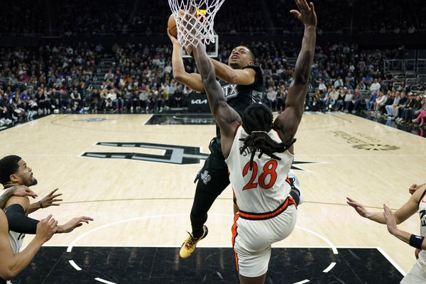 Feb 21, 2025; Austin, Texas, USA; San Antonio Spurs forward Keldon Johnson (0) shoots over Detroit Pistons forward Isaiah Stewart (28) during the first half at Moody Center. Mandatory Credit: Scott Wachter-Imagn Images