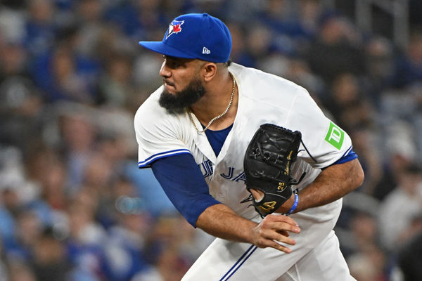 TORONTO, ON - APRIL 10: Toronto Blue Jays Pitcher Yimi Garcia (93) pitches during the regular season MLB game between the Seattle Mariners and Toronto Blue Jays on April 10, 2024 at Rogers Centre in Toronto, ON. (Photo by Gerry Angus/Icon Sportswire)