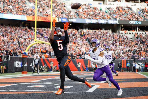 CINCINNATI, OH - DECEMBER 16: Cincinnati Bengals wide receiver Tee Higgins (5) catches a touchdown during the game against the Minnesota Vikings and the Cincinnati Bengals on December 16, 2023, at Paycor Stadium in Cincinnati, OH. (Photo by Ian Johnson/Icon Sportswire)