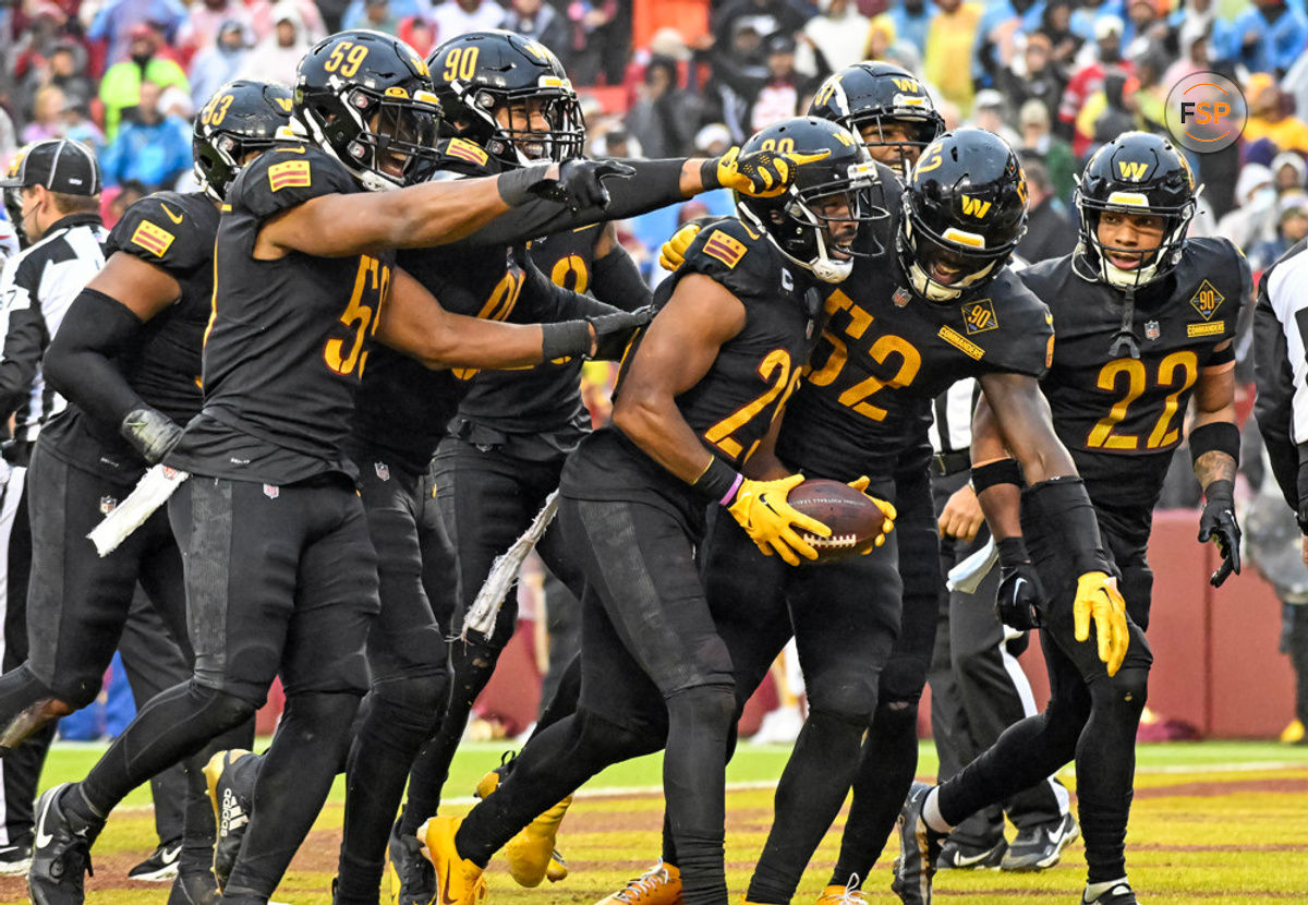 LANDOVER, MD - NOVEMBER 27: Washington Commanders cornerback Kendall Fuller (29) is congratulated by the defensive unit after his interception late in the fourth quarter during the NFL game between the Atlanta Falcons and the Washington Commanders on November 27, 2022 at Fed Ex Field in Landover, MD.  (Photo by Mark Goldman/Icon Sportswire)