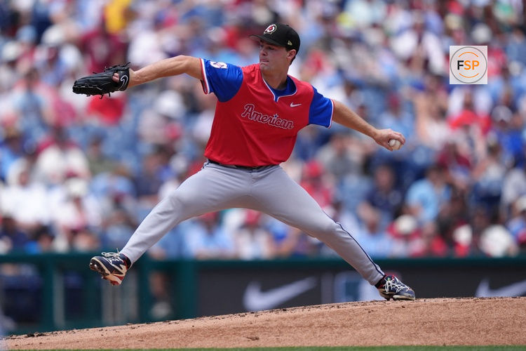 Jul 12, 2026; Philadelphia, PA, USA; American League pitcher Kade Anderson (32) throws a pitch against National League in the first inning at Citizens Bank Park. Credit: Kyle Ross-Imagn Images