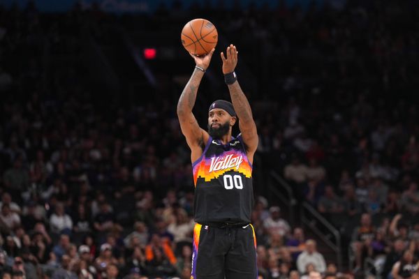 Mar 8, 2026; Phoenix, Arizona, USA; Phoenix Suns forward Royce O'Neale (00) shoots against the Charlotte Hornets during the second half at Mortgage Matchup Center. Mandatory Credit: Joe Camporeale-Imagn Images