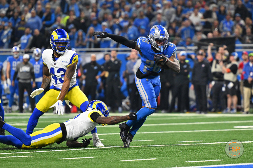 DETROIT, MI - JANUARY 14: Detroit Lions running back Jahmyr Gibbs (26) slips a tackle to run in for a touchdown during the NFC Wild Card game between the Detroit Lions and the Los Angeles Rams game on Sunday January 14, 2023 at Ford Field in Detroit, MI. (Photo by Steven King/Icon Sportswire)