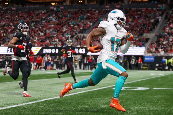 Oct 26, 2025; Atlanta, Georgia, USA; Miami Dolphins wide receiver Jaylen Waddle (17) scores a touchdown against the Atlanta Falcons in the third quarter at Mercedes-Benz Stadium. Mandatory Credit: Brett Davis-Imagn Images