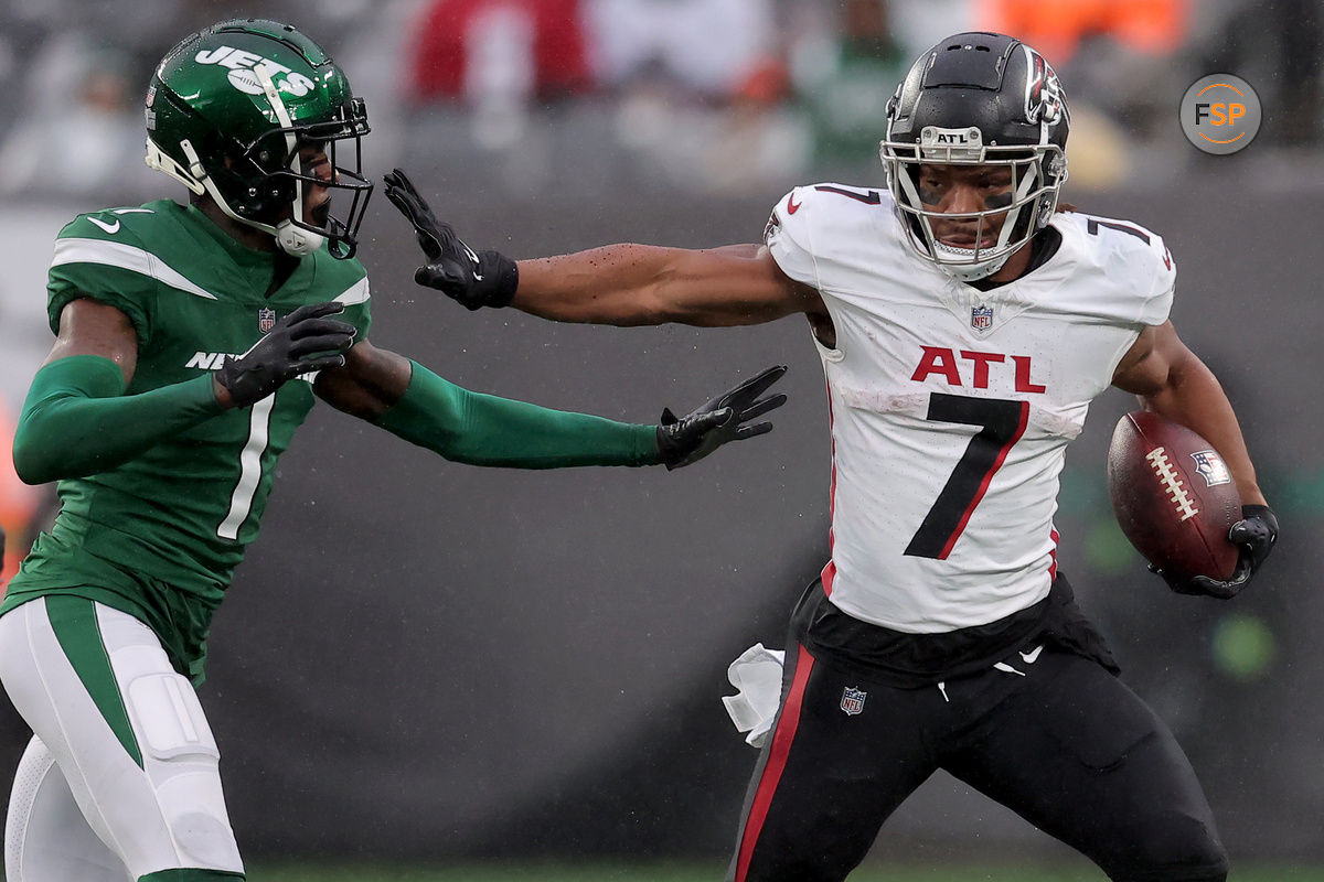 Dec 3, 2023; East Rutherford, New Jersey, USA; Atlanta Falcons running back Bijan Robinson (7) runs with the ball against New York Jets cornerback Sauce Gardner (1) during the third quarter at MetLife Stadium. Credit: Brad Penner-USA TODAY Sports