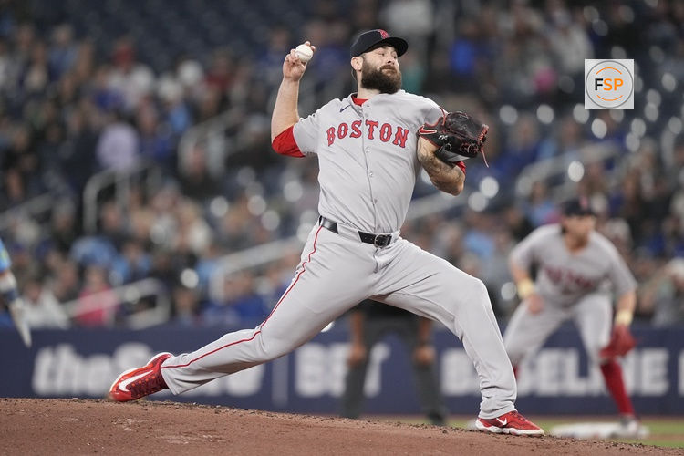 Apr 30, 2025; Toronto, Ontario, CAN; Boston Red Sox starting pitcher Lucas Giolito (54) pitches to the Toronto Blue Jays during the first inning at Rogers Centre. Credit: John E. Sokolowski-Imagn Images