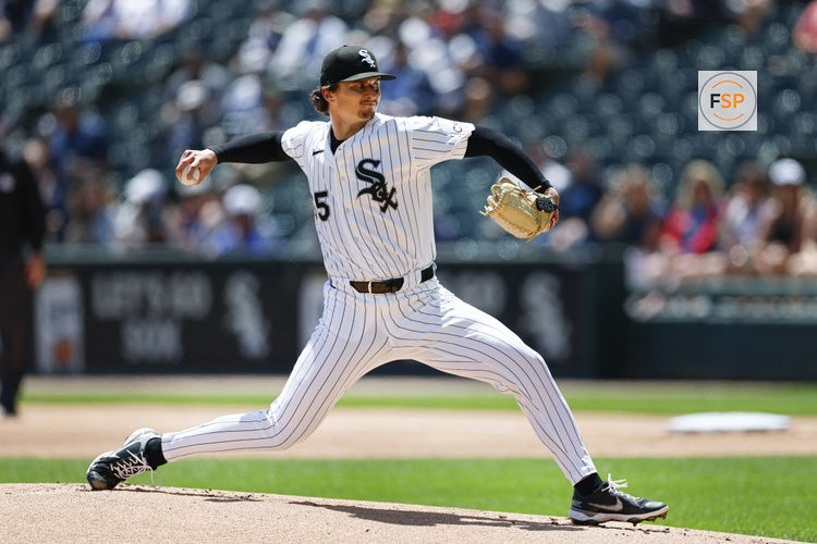 May 28, 2026; Chicago, Illinois, USA; Chicago White Sox starting pitcher Davis Martin (65) delivers a pitch against the Minnesota Twins during the first inning at Rate Field. Credit: Kamil Krzaczynski-Imagn Images