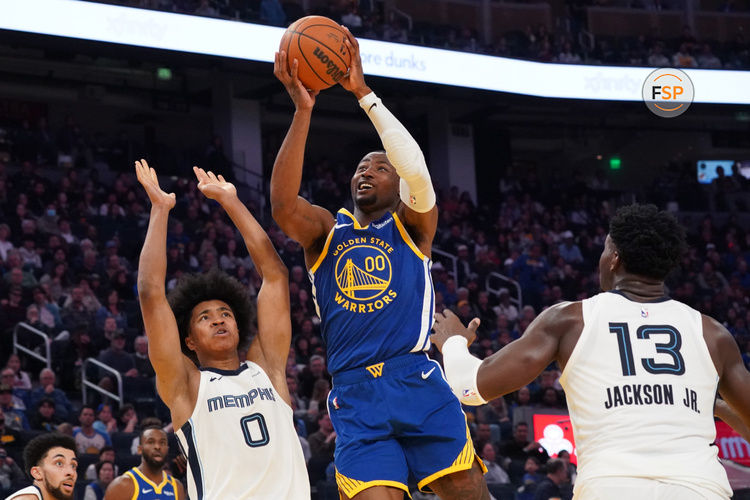 Jan 4, 2025; San Francisco, California, USA;  Golden State Warriors forward Jonathan Kuminga (00) shoots a jumpshot against Memphis Grizzlies forward Jaylen Wells (0) and forward/center Jaren Jackson Jr. (13) in the second quarter at Chase Center. Credit: David Gonzales-Imagn Images