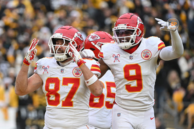 Dec 25, 2024; Pittsburgh, Pennsylvania, USA; Kansas City Chiefs tight end Travis Kelce (87) celebrates a touchdown wide receiver JuJu Smith-Schuster (9) against the Pittsburgh Steelers during the second half at Acrisure Stadium. Credit: Barry Reeger-Imagn Images