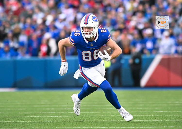 Dec 29, 2024; Orchard Park, New York, USA; Buffalo Bills tight end Dalton Kincaid (86) carries the ball after making a catch in the third quarter against the New York Jets at Highmark Stadium. Credit: Mark Konezny-Imagn Images