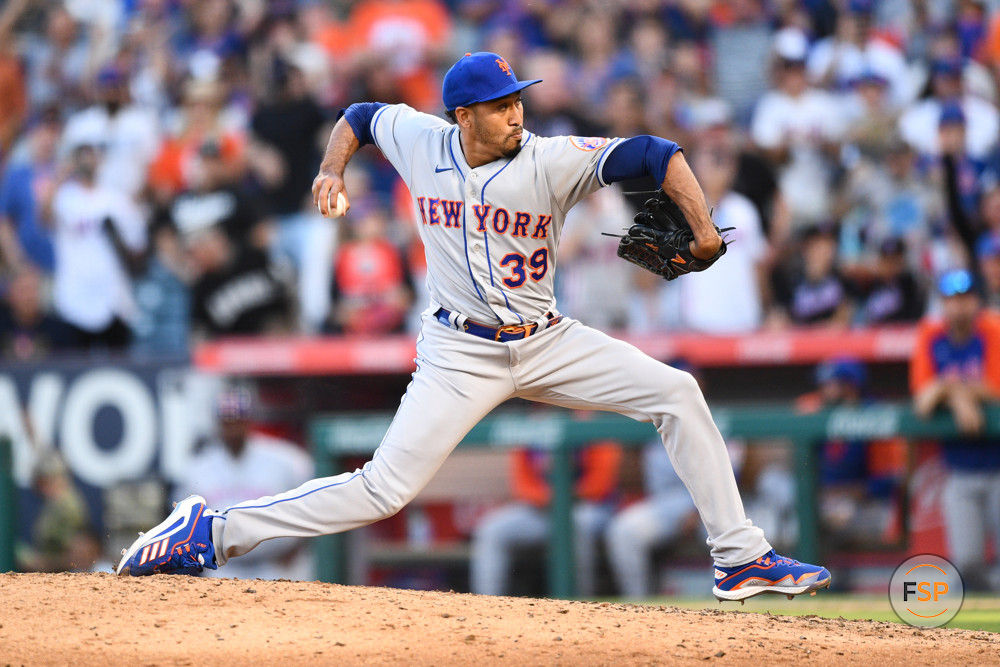 ANAHEIM, CA - JUNE 12: New York Mets pitcher Edwin Diaz (39) throws a pitch during the MLB game between the New York Mets and the Los Angeles Angels of Anaheim on June 12, 2022 at Angel Stadium of Anaheim in Anaheim, CA. (Photo by Brian Rothmuller/Icon Sportswire)