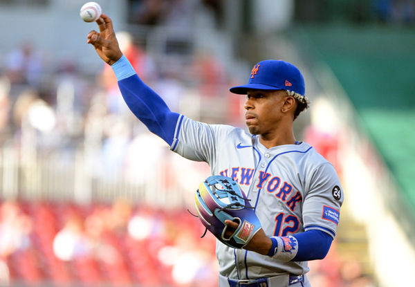 WASHINGTON, DC - July 01: New York Mets shortstop Francisco Lindor (12) warms up prior to the New York Mets versus the Washington Nationals on July 1, 2024 at Nationals Park in Washington, D.C. (Photo by Mark Goldman/Icon Sportswire)