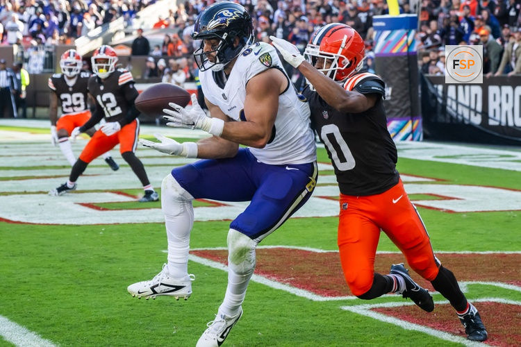 Oct 27, 2024; Cleveland, Ohio, USA; Baltimore Ravens tight end Mark Andrews (89) catches a pass for a touchdown as Cleveland Browns cornerback Greg Newsome II (0) defends during the second half at Huntington Bank Field. Credit: Ken Blaze-Imagn Images