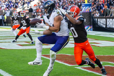 Oct 27, 2024; Cleveland, Ohio, USA; Baltimore Ravens tight end Mark Andrews (89) catches a pass for a touchdown as Cleveland Browns cornerback Greg Newsome II (0) defends during the second half at Huntington Bank Field. Mandatory Credit: Ken Blaze-Imagn Images