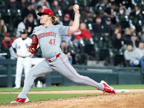 CHICAGO, IL - APRIL 12: Cincinnati Reds pitcher Andrew Abbott (41) throws a pitch during the MLB game between the Cincinnati Reds and the Chicago White Sox on April 12, 2024, at Guaranteed Rate Field  in Chicago, Illinois. (Photo by Joseph Weiser/Icon Sportswire)