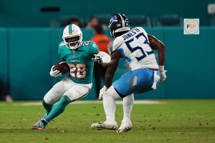 Sep 30, 2024; Miami Gardens, Florida, USA; Miami Dolphins running back De'Von Achane (28) runs the ball against Tennessee Titans linebacker Ernest Jones IV (53) during the second half at Hard Rock Stadium. Credit: Jasen Vinlove-Imagn Images
