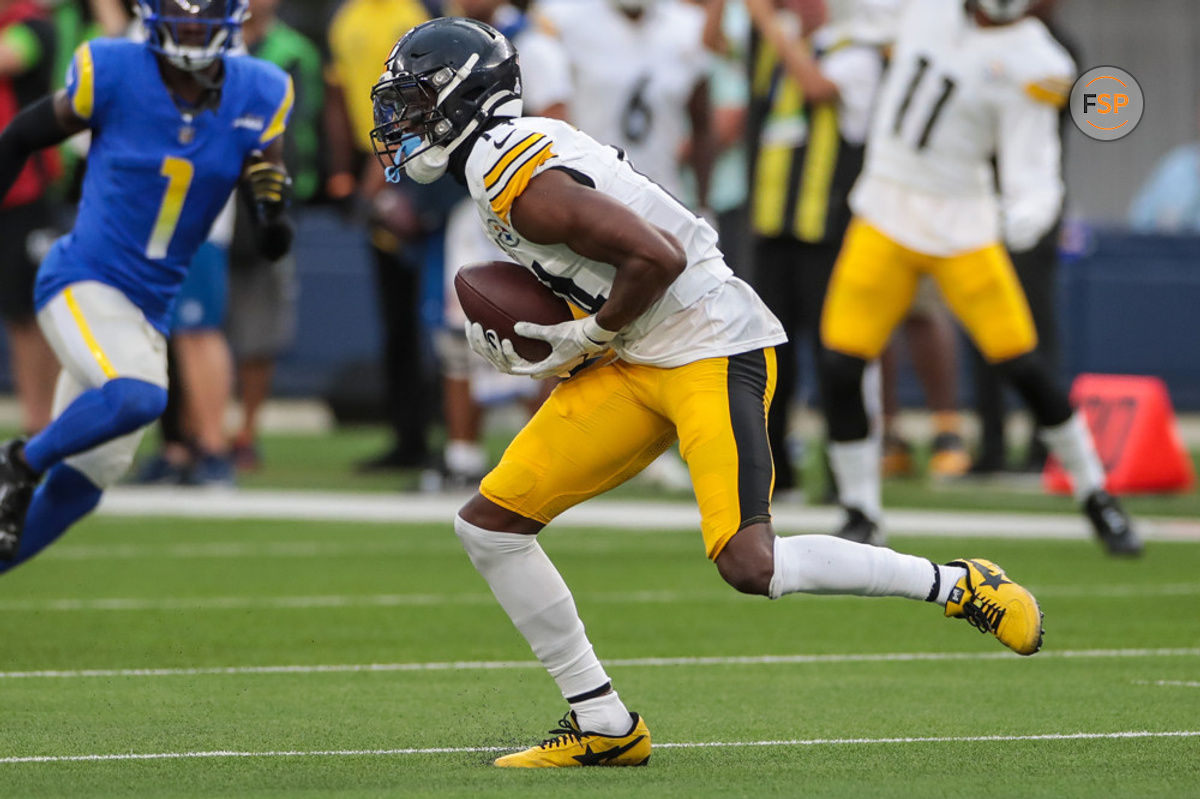 INGLEWOOD, CA - OCTOBER 22: Pittsburgh Steelers wide receiver George Pickens (14) catches a pass during the NFL game between the Pittsburgh Steelers and the Los Angeles Rams on October 22, 2023, at SoFi Stadium in Inglewood, CA. (Photo by Jevone Moore/Icon Sportswire)