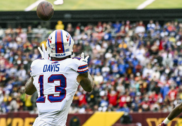 LANDOVER, MD - SEPTEMBER 24: Buffalo Bills wide receiver Gabe Davis (13) catches a touchdown  pass during the NFL game between the Buffalo Bills and the Washington Commanders on September 24, 2023 at Fed Ex Field in Landover, MD.  (Photo by Mark Goldman/Icon Sportswire)