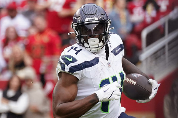 Nov 17, 2024; Santa Clara, California, USA; Seattle Seahawks wide receiver DK Metcalf (14) makes a reception against the San Francisco 49ers in the second quarter at Levi's Stadium. Mandatory Credit: David Gonzales-Imagn Images