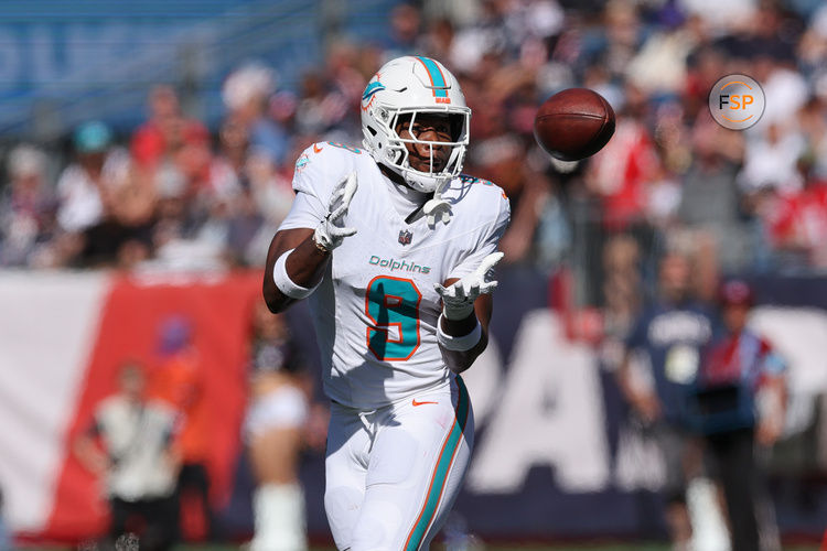 Oct 6, 2024; Foxborough, Massachusetts, USA; Miami Dolphins tight end Jonnu Smith (9) catches the ball during the first half against the New England Patriots at Gillette Stadium. Credit: Paul Rutherford-Imagn Images