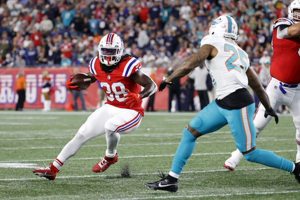 FOXBOROUGH, MA - SEPTEMBER 17: New England Patriots running back Rhamondre Stevenson (38) carries around end during a game between the New England Patriots and the Miami Dolphins on September 17, 2023, at Gillette Stadium in Foxborough, Massachusetts. (Photo by Fred Kfoury III/Icon Sportswire)