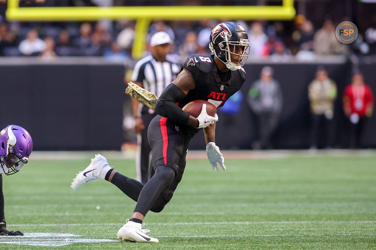 November 5, 2023; Atlanta, Georgia, USA; Atlanta Falcons tight end Kyle Pitts (8) runs after a catch against the Minnesota Vikings in the first half at Mercedes-Benz Stadium. Photo credit: Brett Davis-USA TODAY Sports