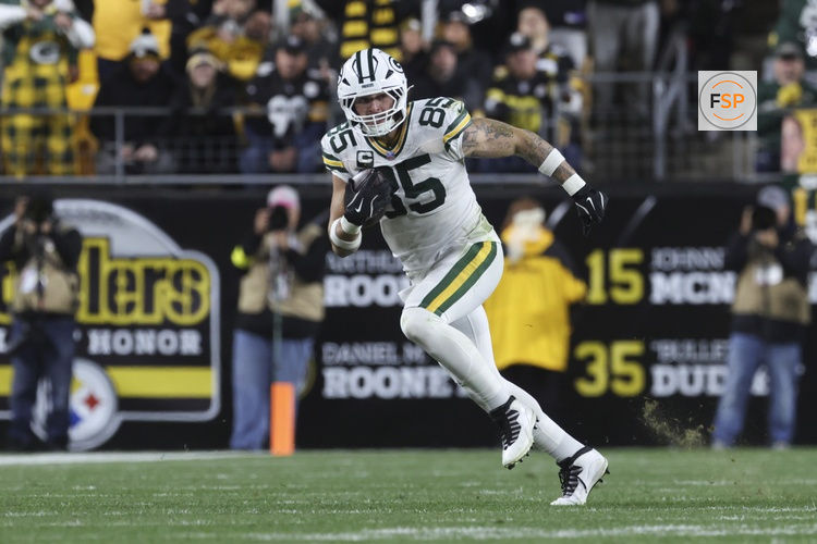 Oct 26, 2025; Pittsburgh, Pennsylvania, USA; Green Bay Packers tight end Tucker Kraft (85) runs the ball against the Pittsburgh Steelers during the third quarter at Acrisure Stadium. Credit: Charles LeClaire-Imagn Images