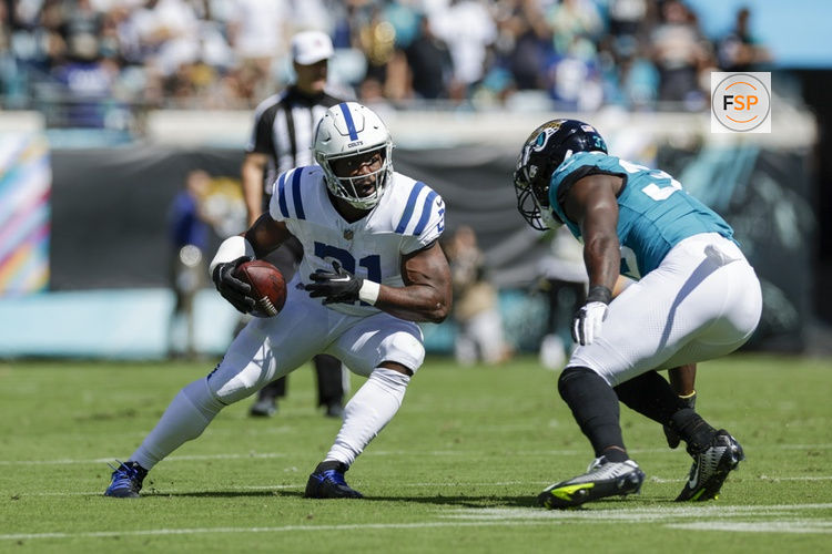 JACKSONVILLE, FL - OCTOBER 15: Indianapolis Colts running back Zack Moss (21) runs with the ball during the game between the against the Indianapolis Colts and theJacksonville Jaguars on October 15, 2023 at Ever bank Stadium in Jacksonville, Florida. (Photo by David Rosenblum/Icon Sportswire)