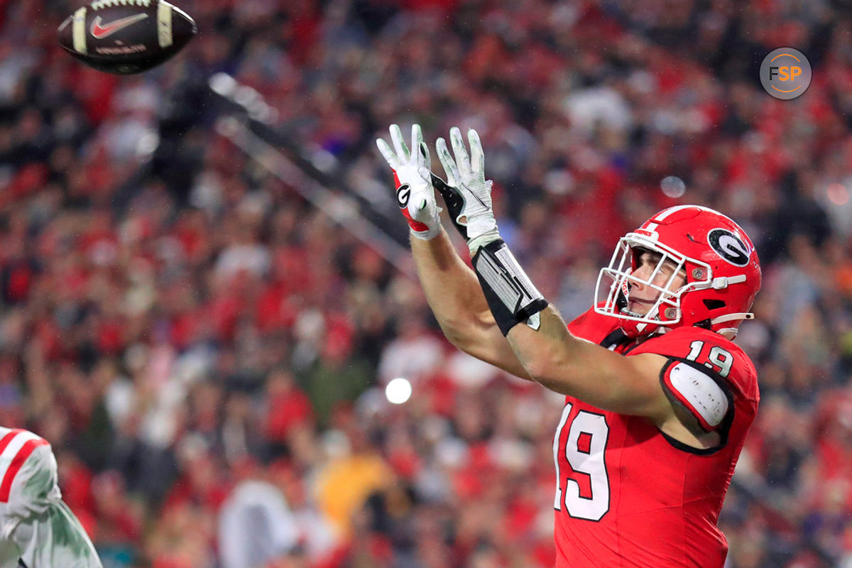 ATHENS, GA - NOVEMBER 11: Georgia Bulldogs tight end Brock Bowers (19) catches a pass for a late game touchdown during the Saturday evening college football game between the Georgia Bulldogs and the Mississippi Rebels on November 11, 2023 at Sanford Stadium in Athens, GA.  (Photo by David J. Griffin/Icon Sportswire)