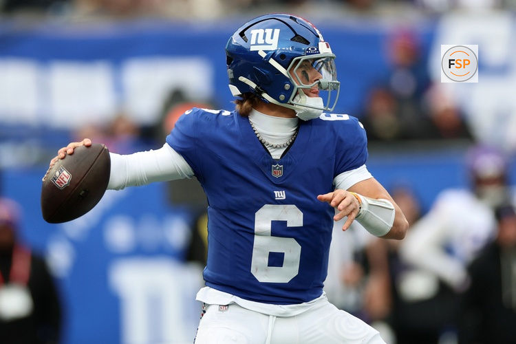 Dec 21, 2025; East Rutherford, New Jersey, USA; New York Giants quarterback Jaxson Dart (6) drops back to pass against the Minnesota Vikings during the second half at MetLife Stadium. Credit: Vincent Carchietta-Imagn Images
