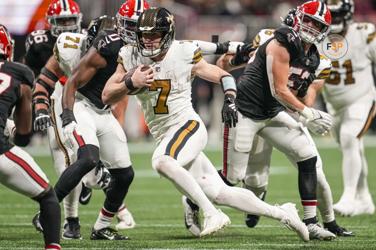 Nov 26, 2023; Atlanta, Georgia, USA; New Orleans Saints quarterback Taysom Hill (7) runs against the Atlanta Falcons during the second half at Mercedes-Benz Stadium. Credit: Dale Zanine-USA TODAY Sports