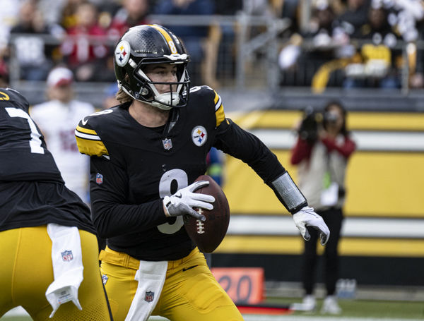 PITTSBURGH, PA - DECEMBER 03: Pittsburgh Steelers quarterback Kenny Pickett (8) looks downfield for a receiver during the game between the Pittsburgh Steelers and the Arizona Cardinals at Acrisure Stadium in Pittsburgh, PA on December 3, 2023. (Photo by Shelley Lipton/Icon Sportswire)