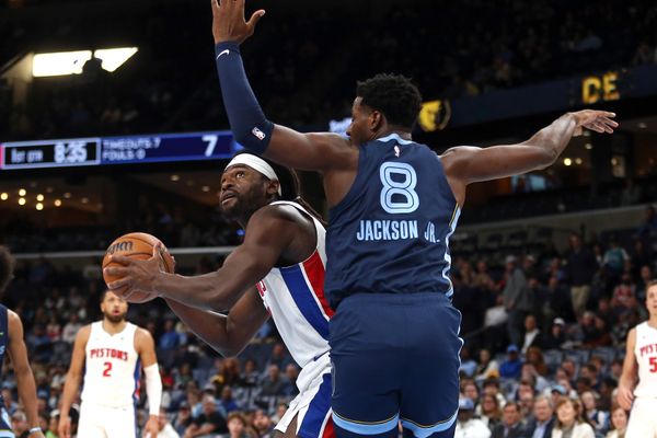 Nov 3, 2025; Memphis, Tennessee, USA; Detroit Pistons forward Isaiah Stewart (28) spins toward the basket as Memphis Grizzlies forward/center Jaren Jackson Jr. (8) defends during the first quarter at FedExForum. Mandatory Credit: Petre Thomas-Imagn Images